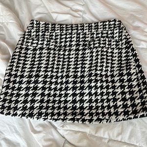 Forever 21 Black and White skirt